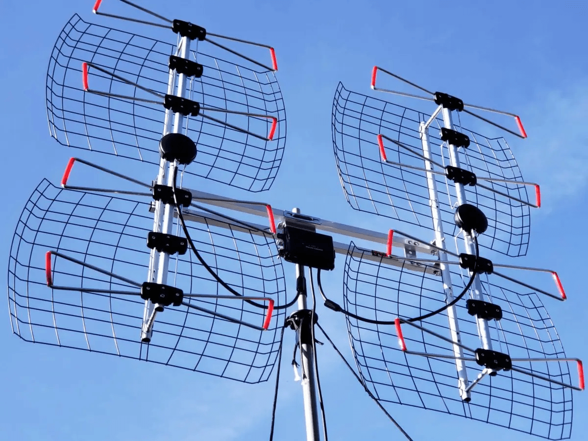 Antennas Direct DB8e Multi-Directional Antenna